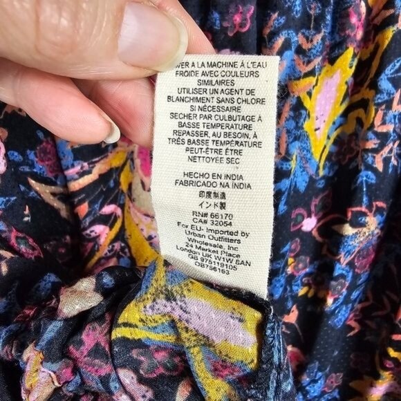 Free People Free Spirit Off the Shoulder Blouse XS Flare Sleeve Boho Festival - Picture 8 of 8